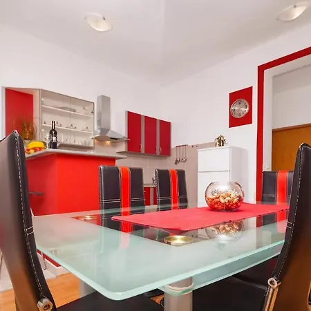 Moderne Mit Jacuzzi Apartment *