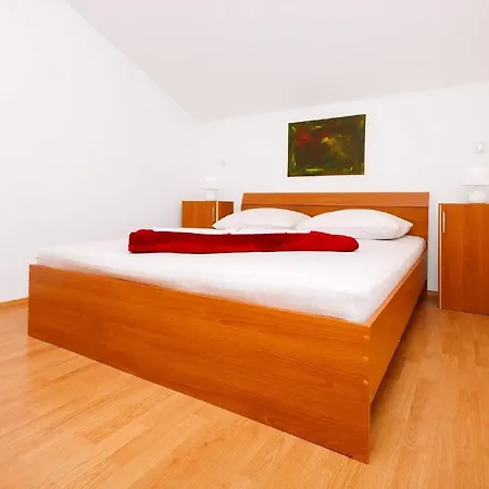 Moderne Mit Jacuzzi Apartment *