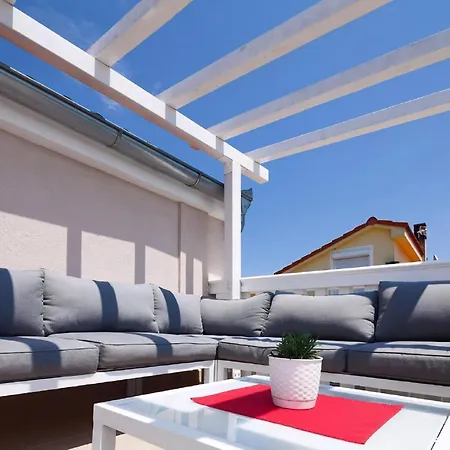 Moderne Mit Jacuzzi Apartment *