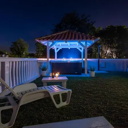 Moderne Mit Jacuzzi * Liznjan