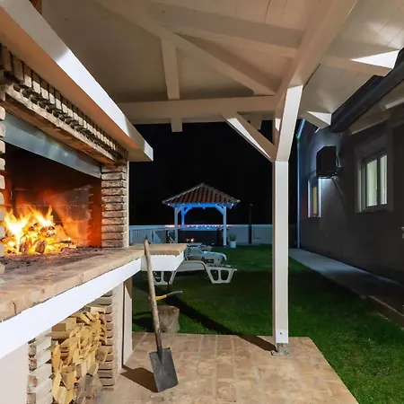 Moderne Mit Jacuzzi Apartment