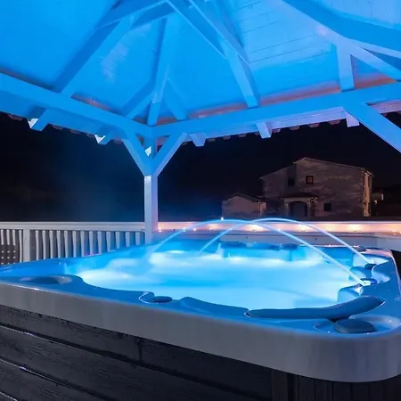 Moderne Mit Jacuzzi Liznjan