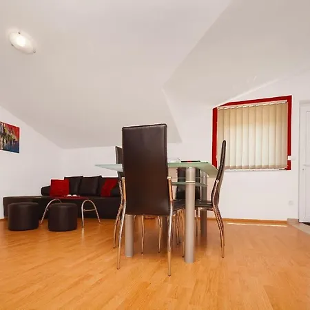 Moderne Mit Jacuzzi Apartamento Ližnjan