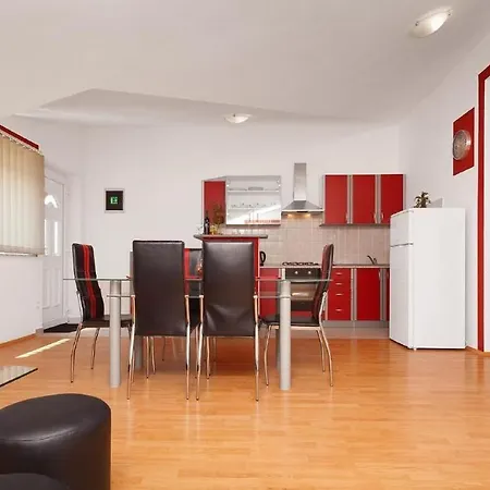 Apartman Moderne Mit Jacuzzi *