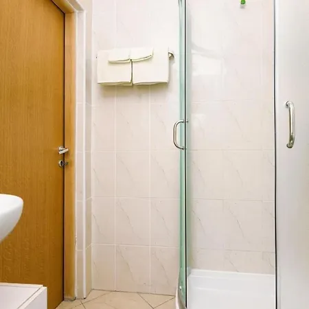 Moderne Mit Jacuzzi Apartamento Ližnjan
